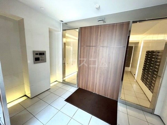 21/30 エントランス