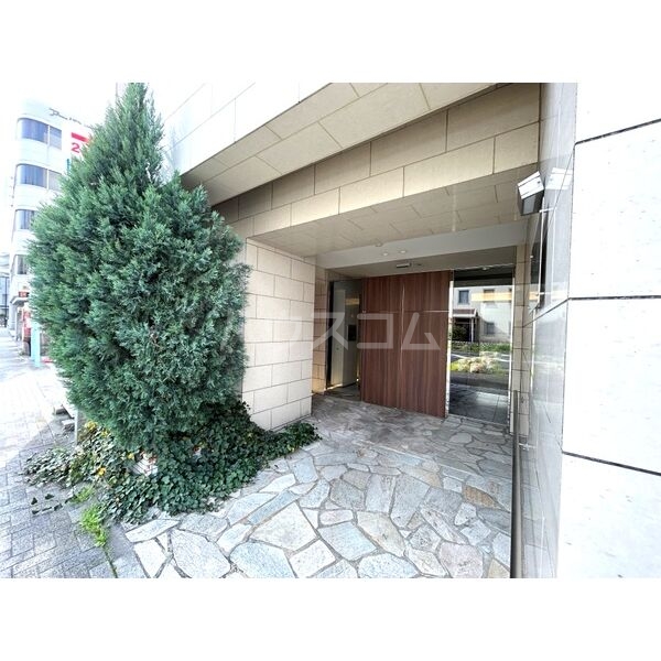 14/20 エントランス