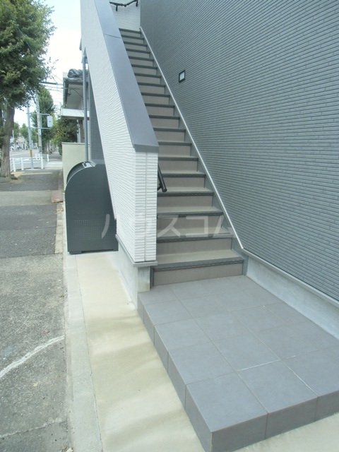 20/23 エントランス