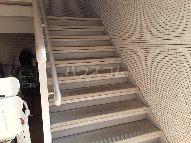 27/30 エントランス