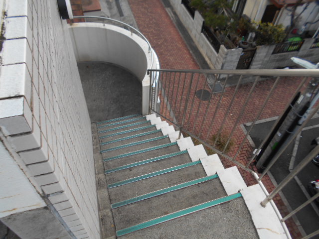 22/30 エントランス