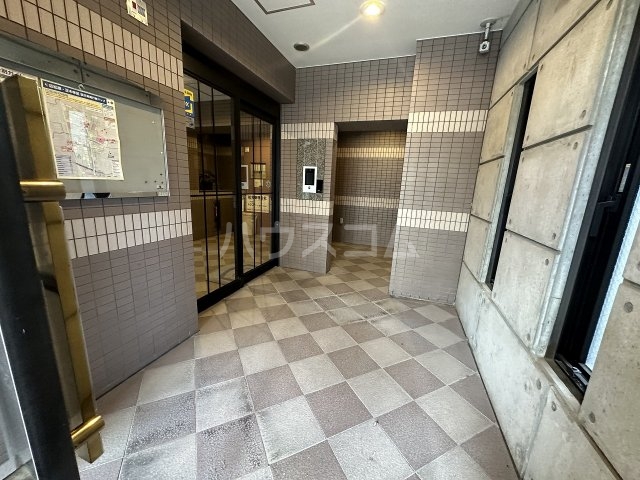 28/30 エントランス
