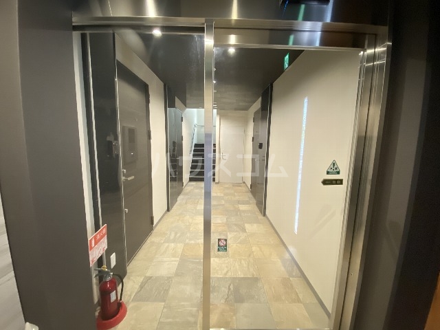 20/30 エントランス