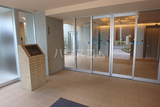 21/27 エントランス