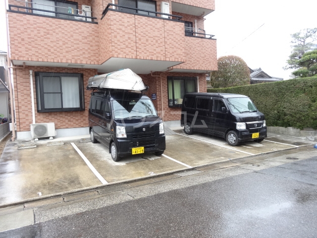 17/25 駐車場
