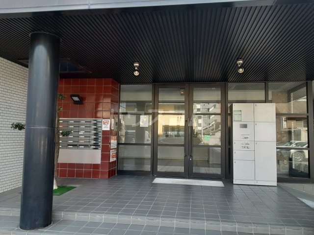 21/26 エントランス