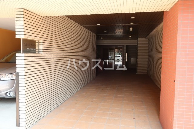 23/26 エントランス