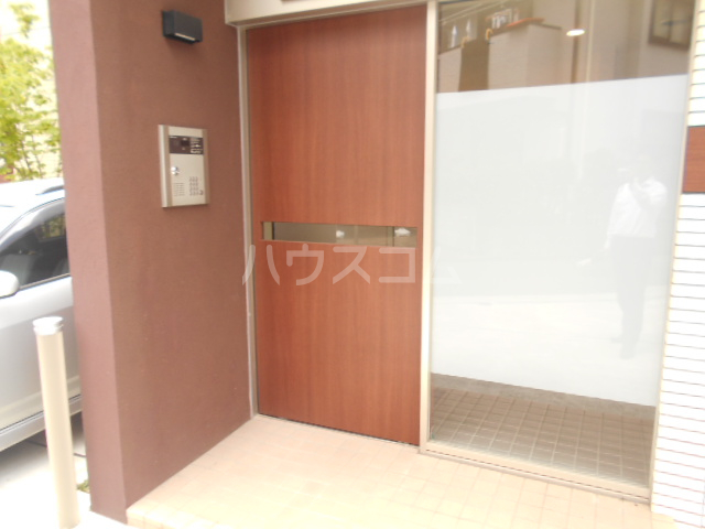 23/30 エントランス