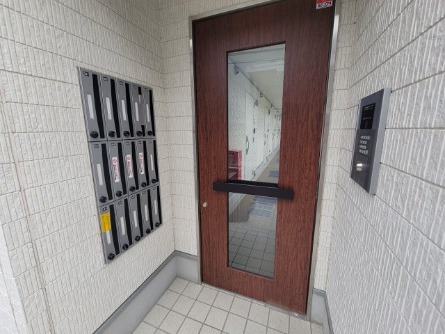 23/30 エントランス