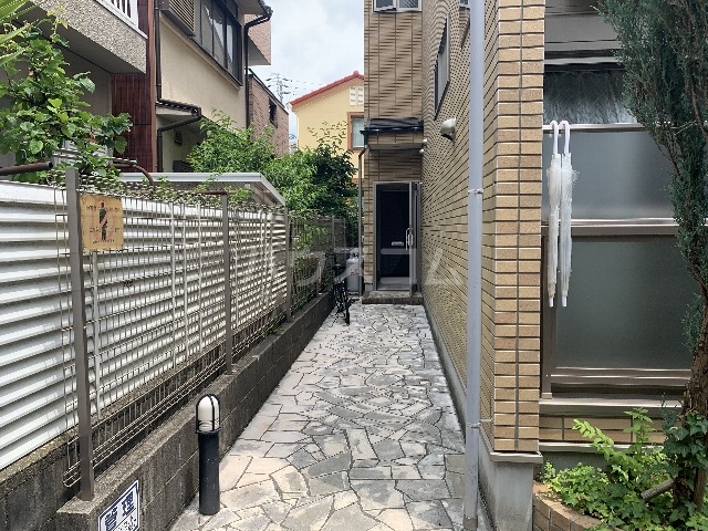 22/30 エントランス