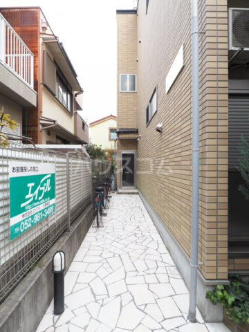 22/30 エントランス