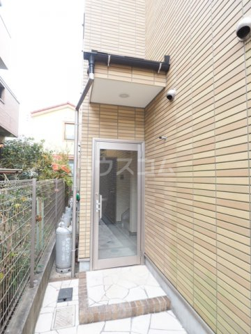 23/30 エントランス