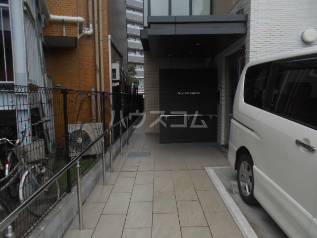 24/30 エントランス