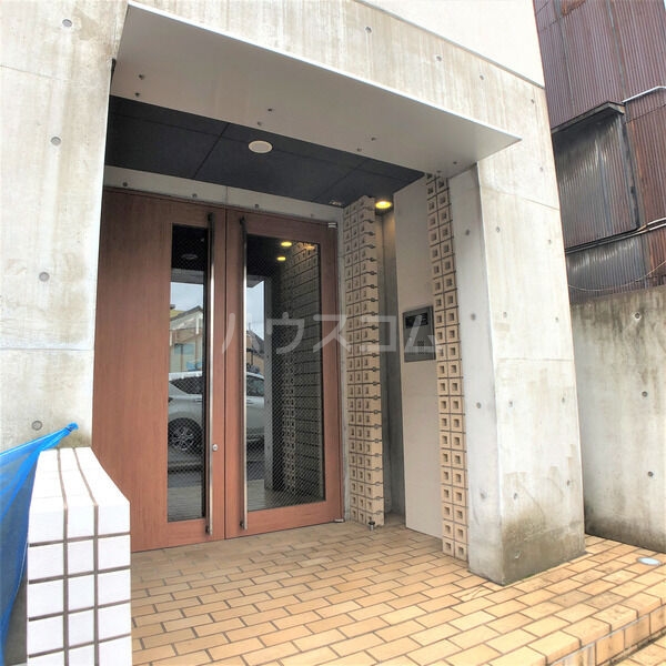 13/19 エントランス