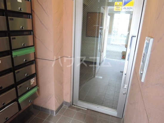 17/26 エントランス