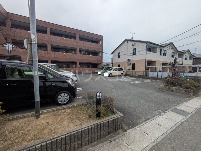 23/30 駐車場