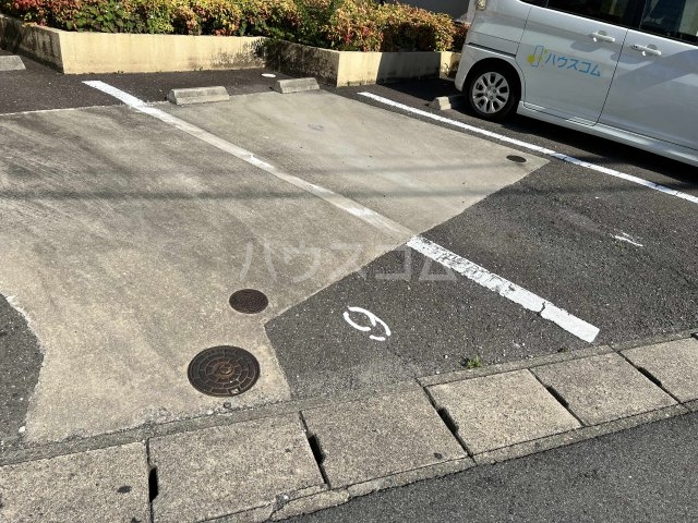 28/30 駐車場