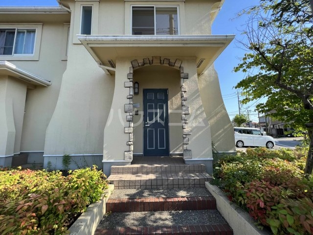 27/30 エントランス