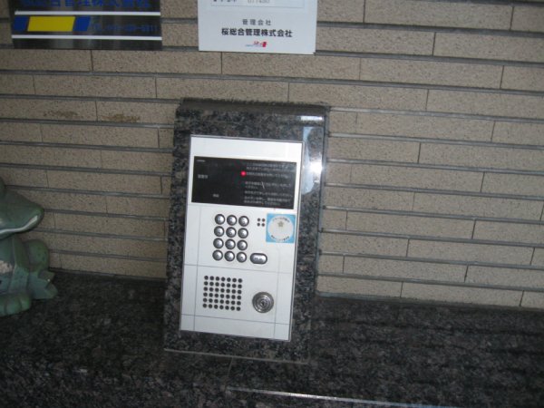 21/30 エントランス