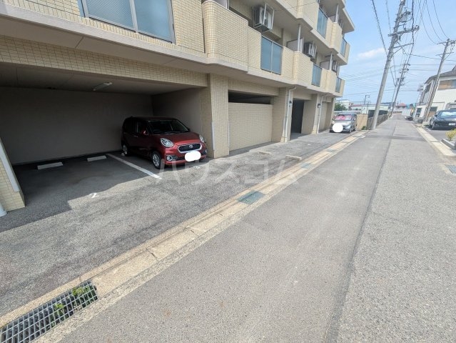 23/26 駐車場