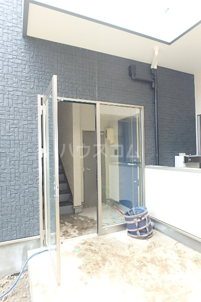 22/28 エントランス