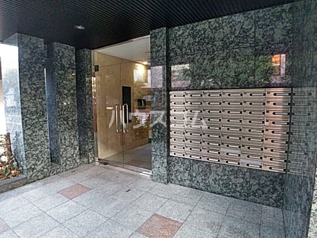 23/28 エントランス