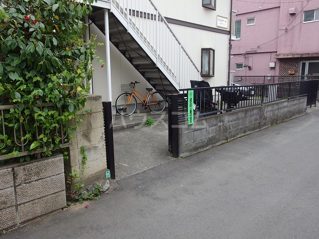 24/30 エントランス