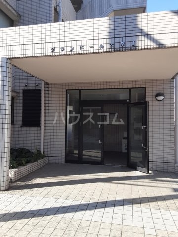 18/27 エントランス