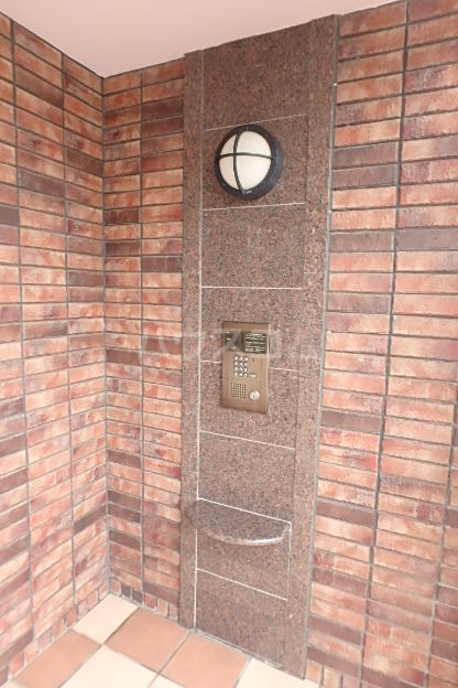 19/27 エントランス