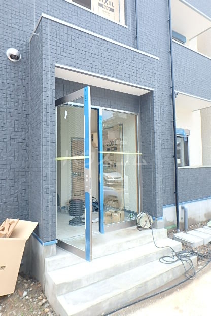 22/23 エントランス