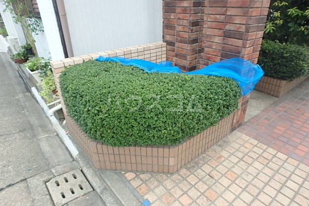 18/27 エントランス