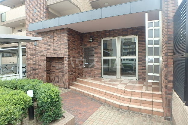 19/27 エントランス