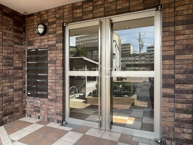 20/27 エントランス