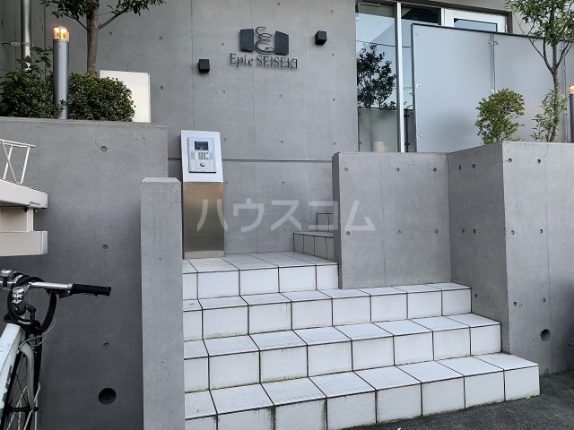 28/30 エントランス