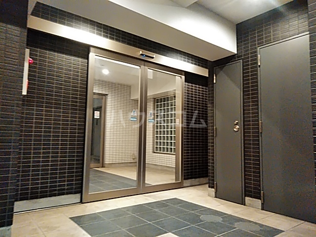 21/23 エントランス