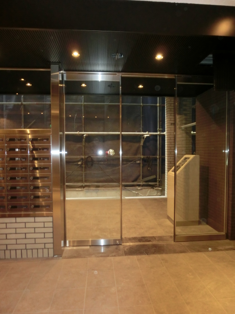 23/28 エントランス