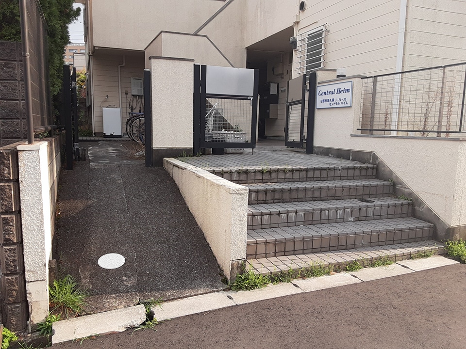 16/20 エントランス