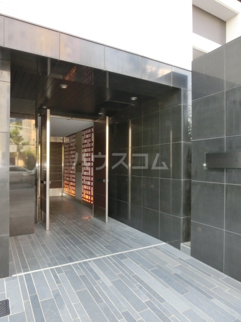 23/30 エントランス