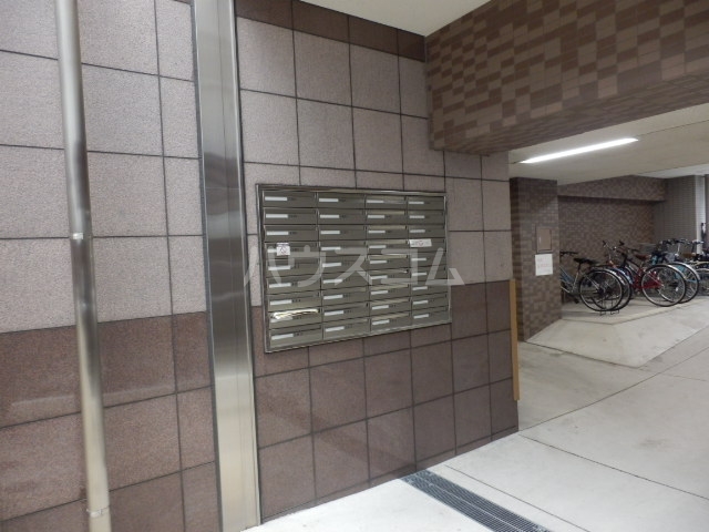 21/30 エントランス