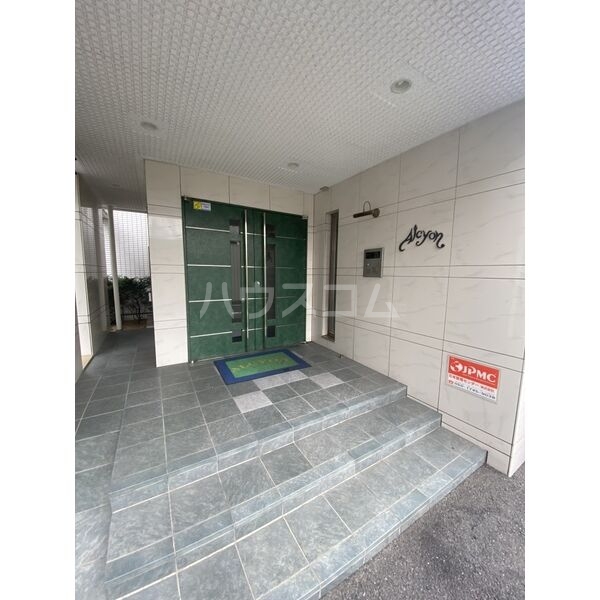 15/18 エントランス