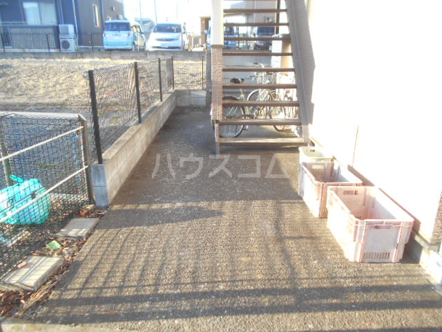 23/30 エントランス
