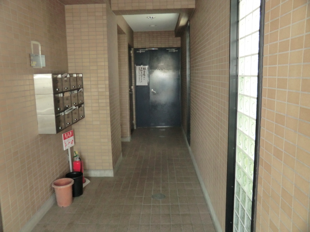 21/30 エントランス