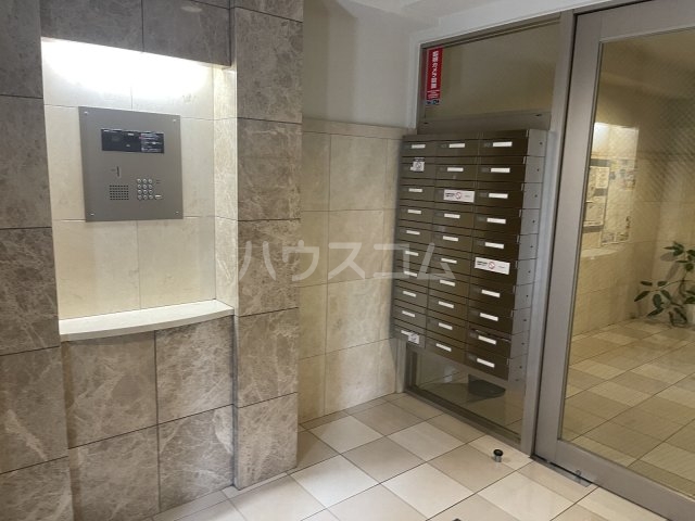 27/30 エントランス