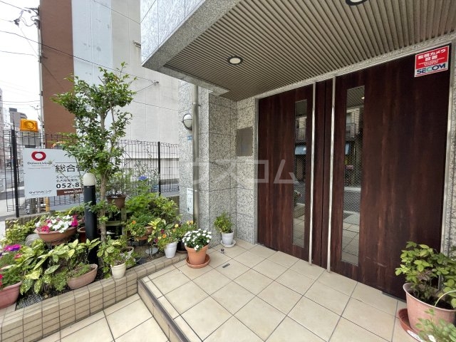 28/30 エントランス