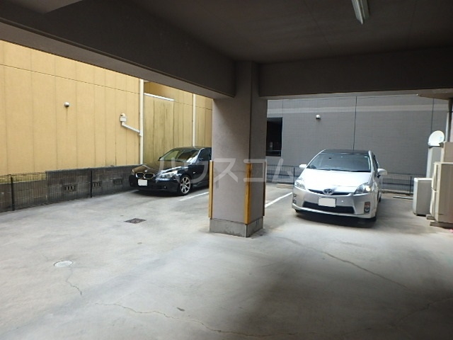 23/30 駐車場