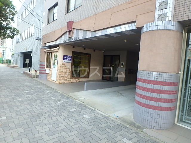 22/30 エントランス