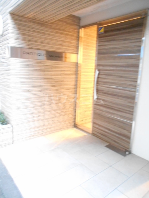 27/30 エントランス