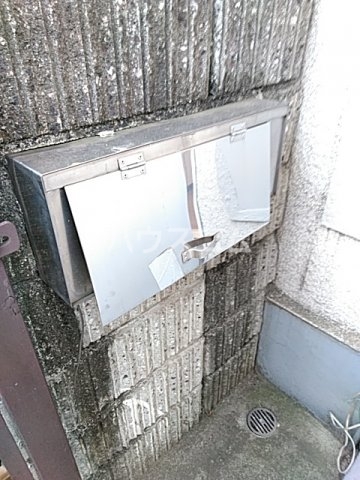 27/30 エントランス