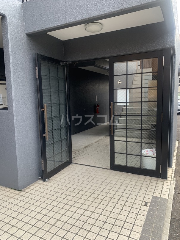 18/26 エントランス