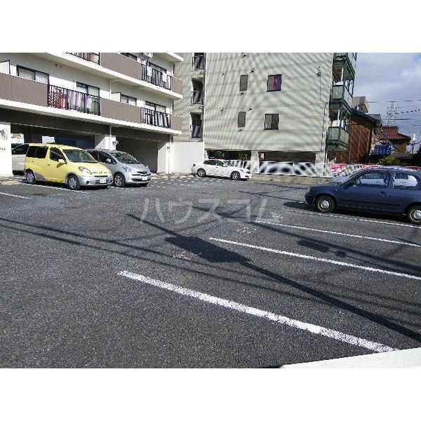 20/27 駐車場